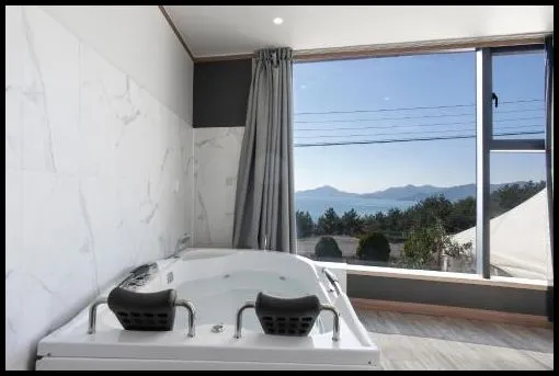 남해 숙소 벚꽃길 지나서 (beotkkotgil jinaseo)