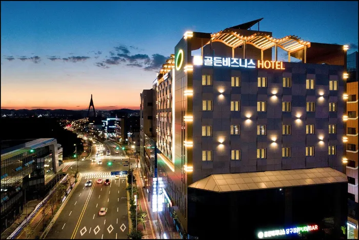 진주 숙소 골든 비즈니스 호텔 (Golden Business Hotel)