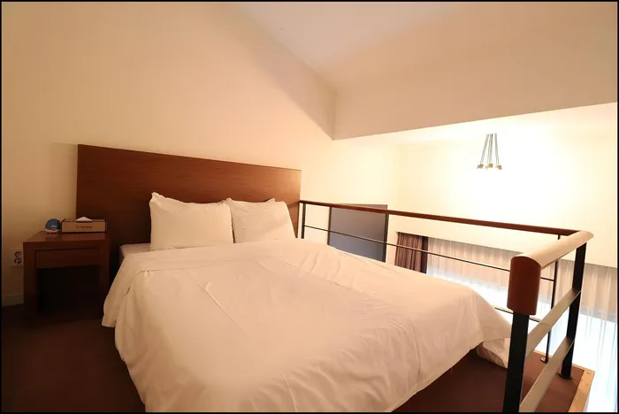 충주 숙소 Hotel the Base