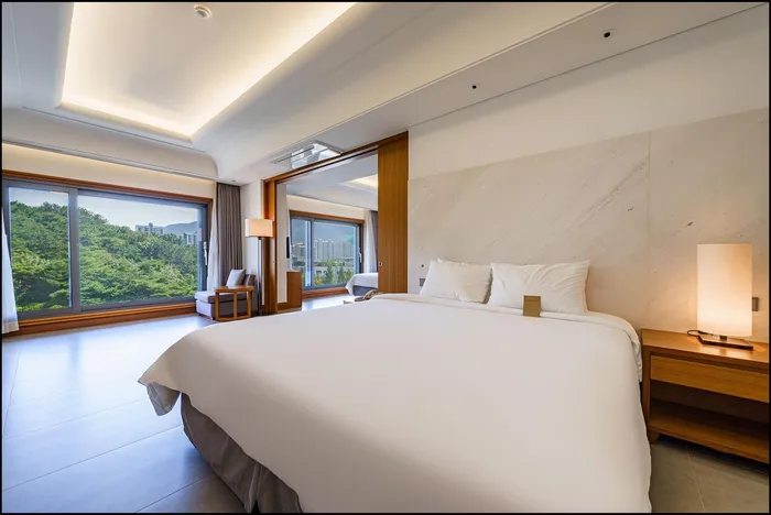 김해 숙소 파인 그로브 호텔 (Pine Grove Hotel)