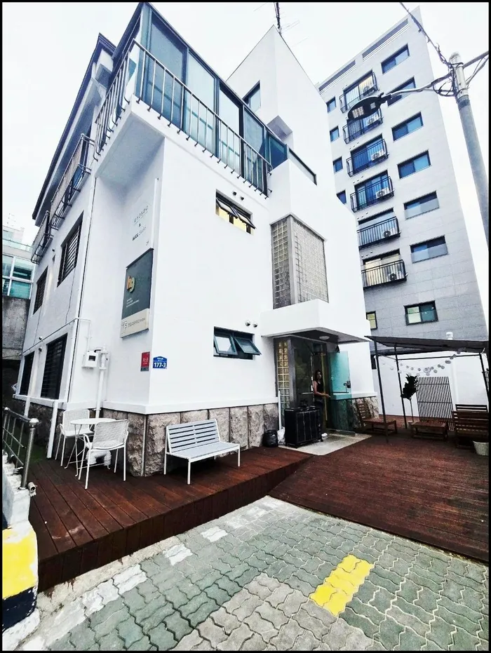 서울 숙소 화이트 그린 게스트하우스 (White Green Guesthouse)